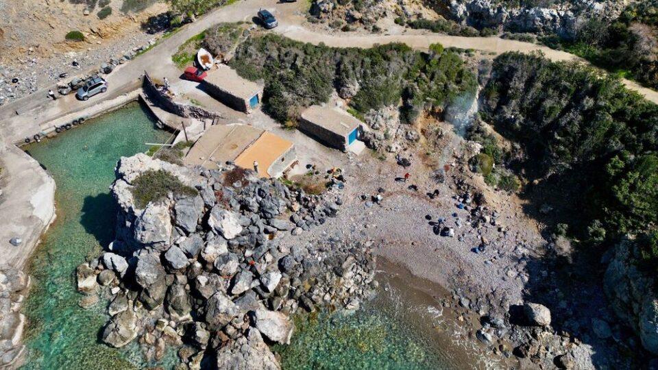 Παραλία Λιμνάρια